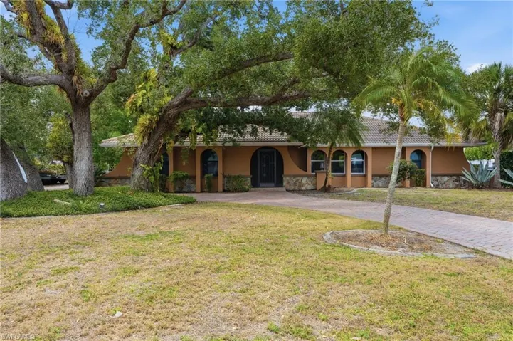 1860  Marina  CIR, North Fort Myers, FL 33903