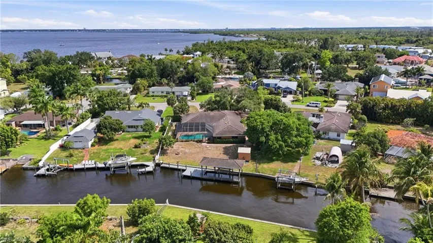 1860 Marina Cir, North Fort Myers, Florida 33903