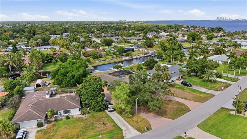 1860  Marina  CIR, North Fort Myers, FL 33903