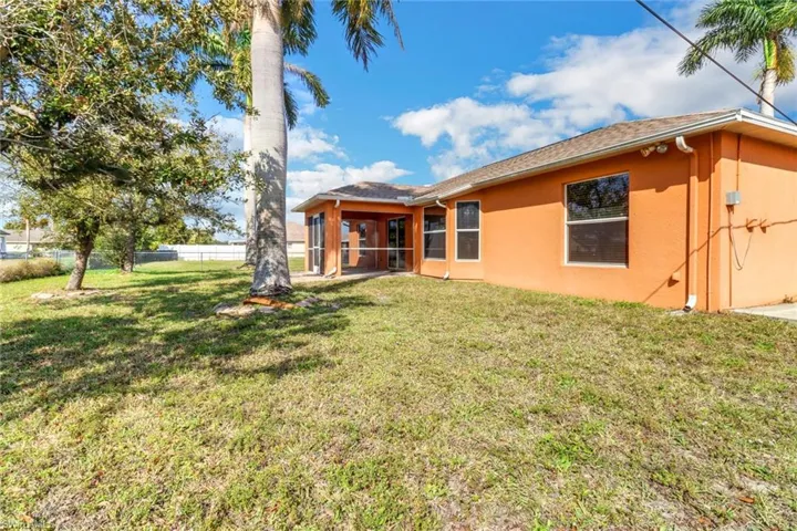 1234 SW 4th  PL, Cape Coral, FL 33991