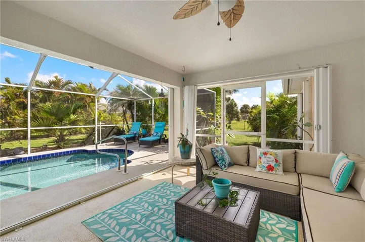 Sunroom with ceiling fan