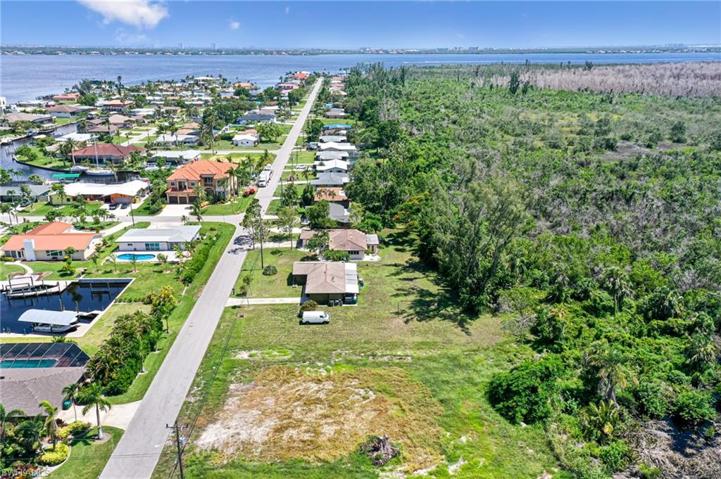 5722 SW 1st CT, CAPE CORAL FL 33914