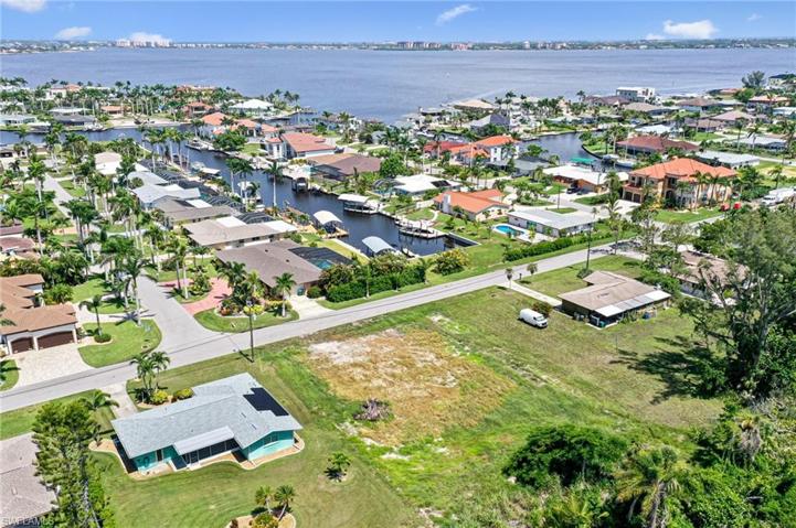 5722 SW 1st CT, CAPE CORAL FL 33914