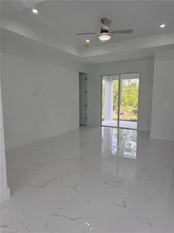Empty room with ceiling fan