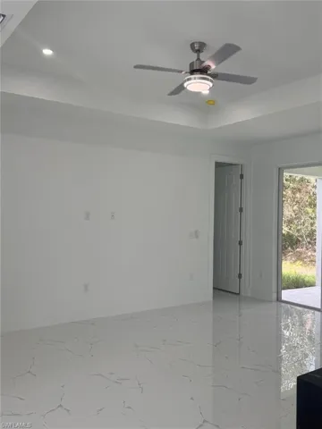 Empty room with ceiling fan