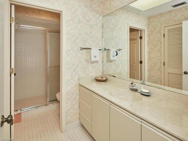 Each guest bathroom has its own en suite bathroom.