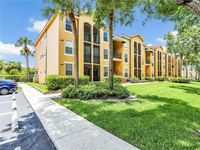View of apartment building / complex