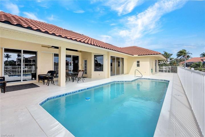 633  Blackmore  CT, MARCO ISLAND, FL 34145