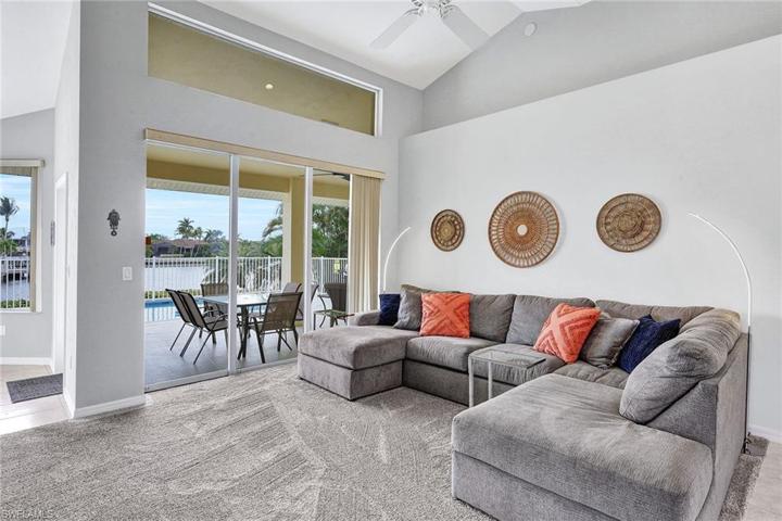633  Blackmore  CT, MARCO ISLAND, FL 34145