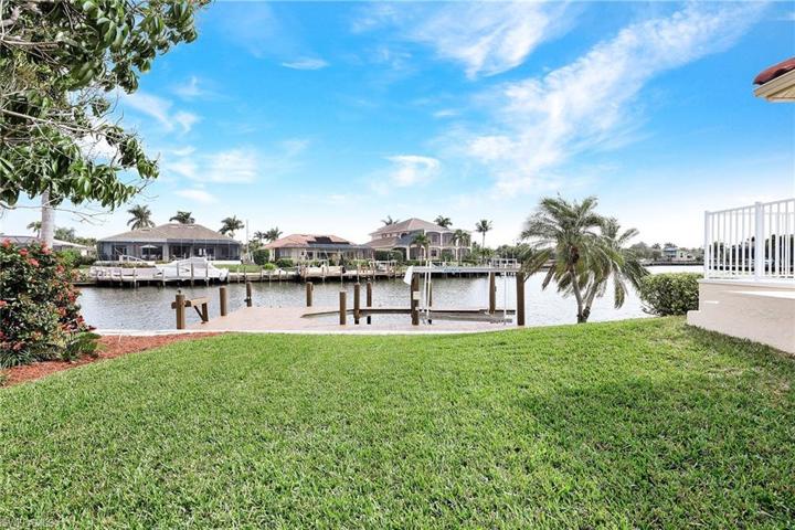 633  Blackmore  CT, MARCO ISLAND, FL 34145