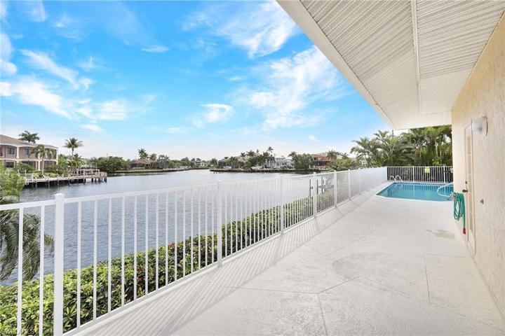 633  Blackmore  CT, MARCO ISLAND, FL 34145