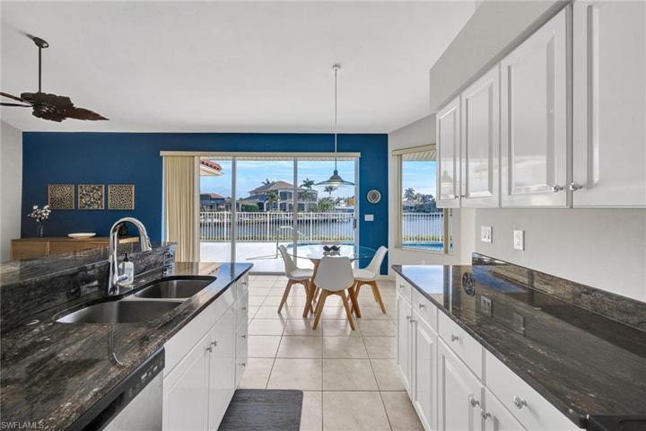 633  Blackmore  CT, MARCO ISLAND, FL 34145