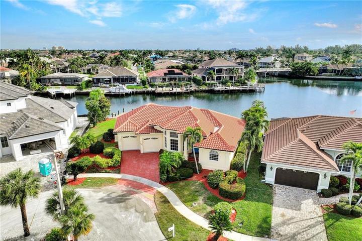 633  Blackmore  CT, MARCO ISLAND, FL 34145