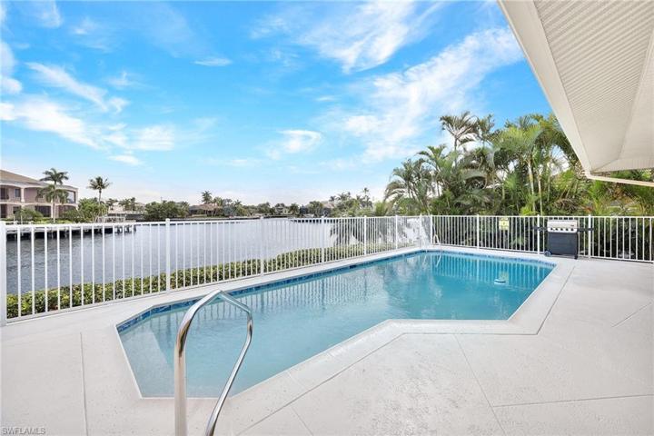 633  Blackmore  CT, MARCO ISLAND, FL 34145