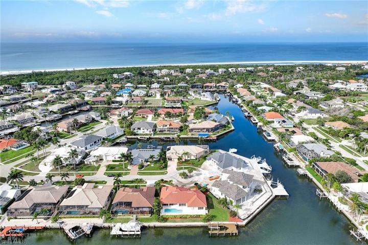 633  Blackmore  CT, MARCO ISLAND, FL 34145