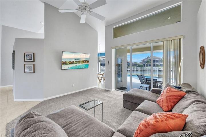633  Blackmore  CT, MARCO ISLAND, FL 34145