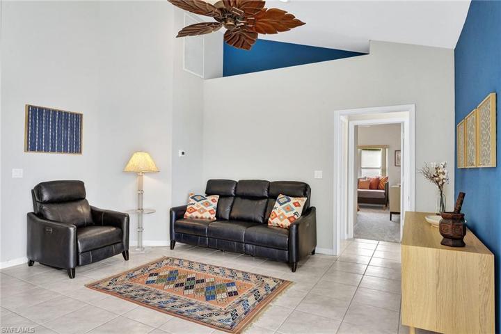 633  Blackmore  CT, MARCO ISLAND, FL 34145