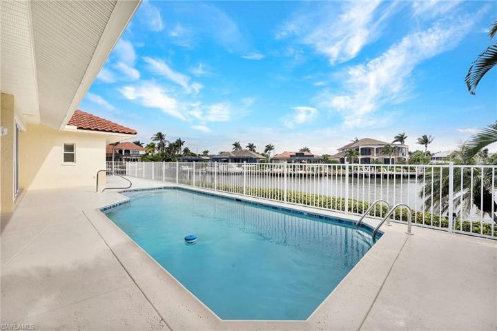 633  Blackmore  CT, MARCO ISLAND, FL 34145