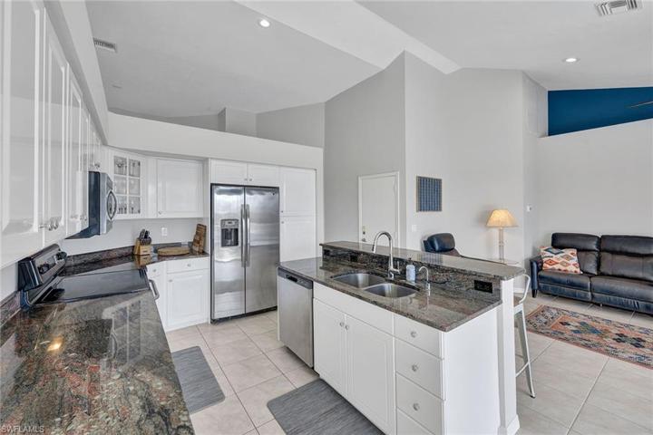 633  Blackmore  CT, MARCO ISLAND, FL 34145