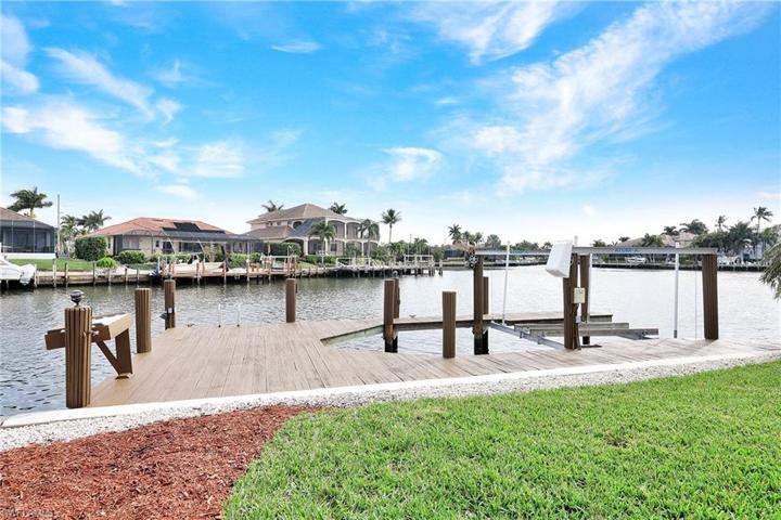 633  Blackmore  CT, MARCO ISLAND, FL 34145
