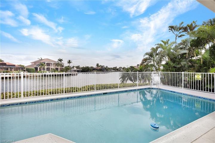 633  Blackmore  CT, MARCO ISLAND, FL 34145