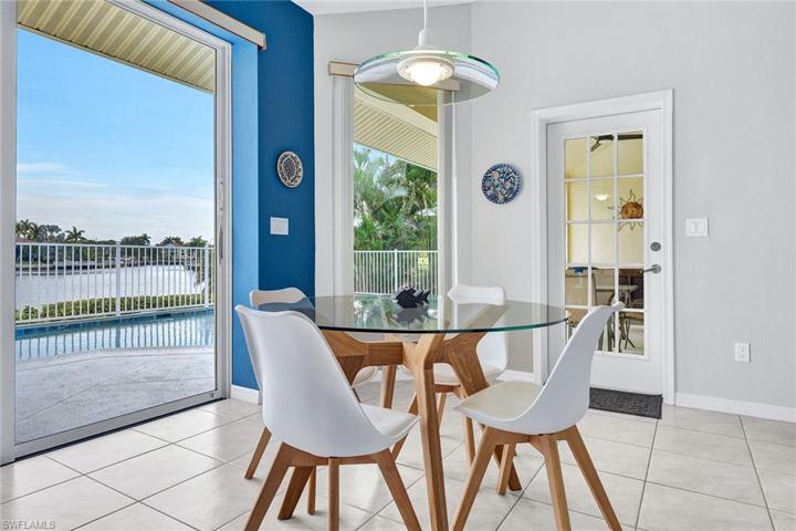 633  Blackmore  CT, MARCO ISLAND, FL 34145