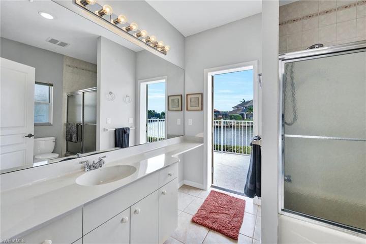 633  Blackmore  CT, MARCO ISLAND, FL 34145