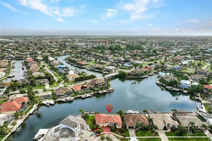 633  Blackmore  CT, MARCO ISLAND, FL 34145