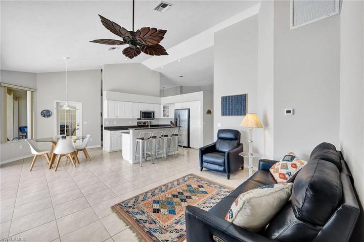 633  Blackmore  CT, MARCO ISLAND, FL 34145