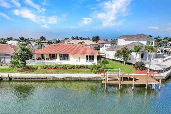 633  Blackmore  CT, MARCO ISLAND, FL 34145