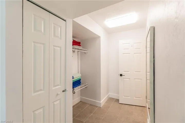 600  Neapolitan  WAY, Naples, FL 34103
