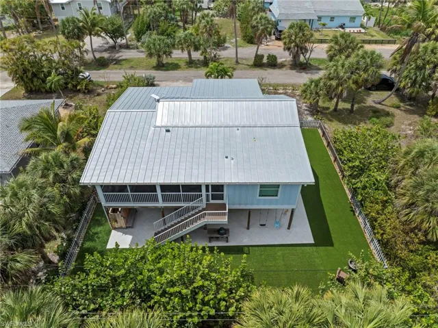 Aerial view of property and surrounding area