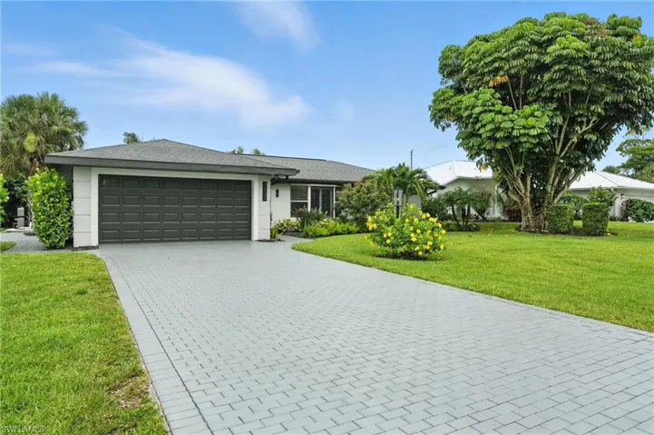 1132  Cypress Woods  DR, Naples, FL 34103