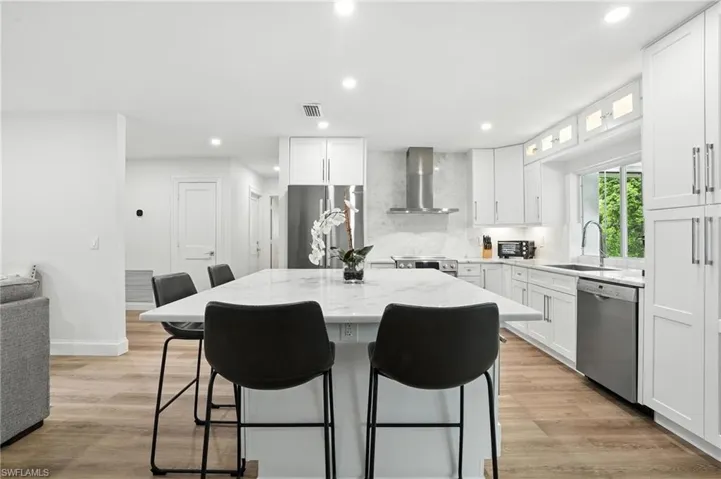 Gorgeous new kitchen with quartz countertops, Bosche appliances, softclose cabinets, lighted cabinets