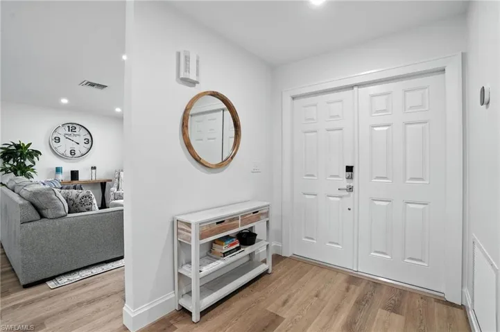 Double door front entry / foyer