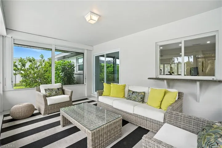 Comfy screened in lanai