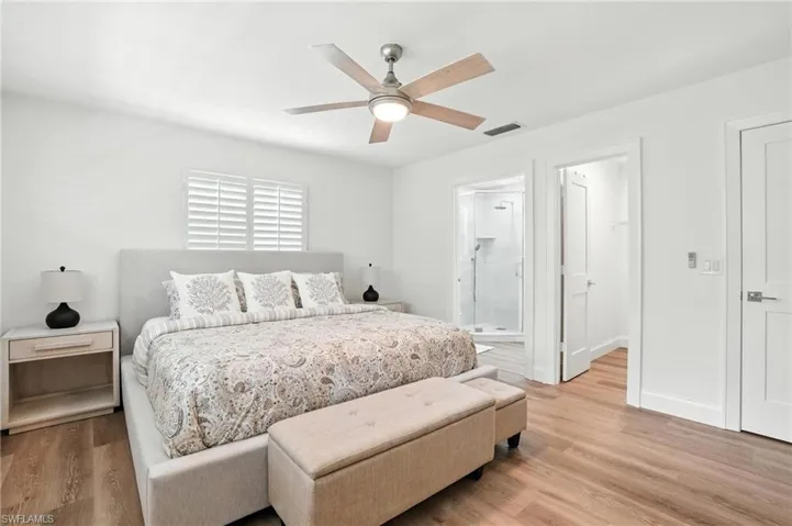 Primary Bedroom (king bed)