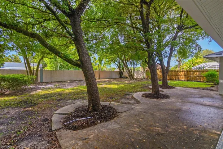 12393 Londonderry Ln, Bonita Springs, Florida 34135