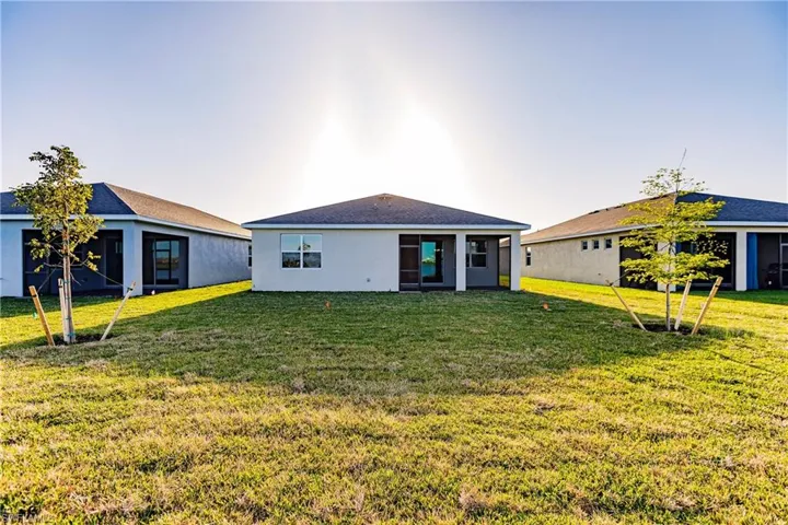 628 Parkshore Lake AVE, CAPE CORAL FL 33993