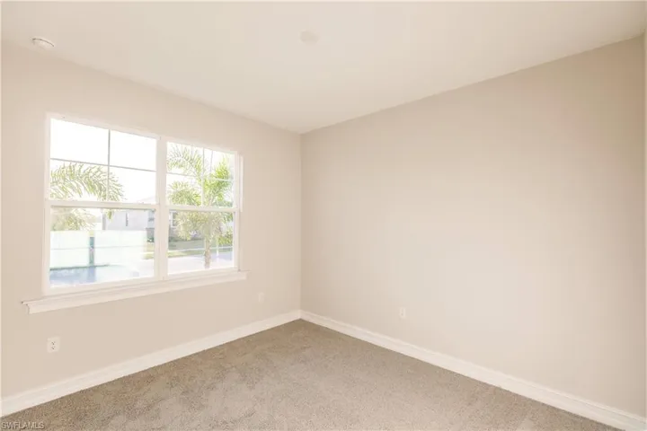 628 Parkshore Lake AVE, CAPE CORAL FL 33993