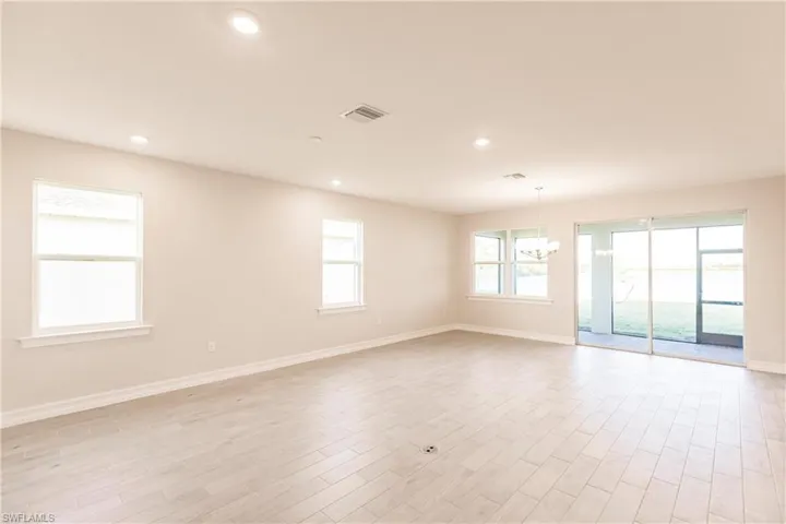 628 Parkshore Lake AVE, CAPE CORAL FL 33993