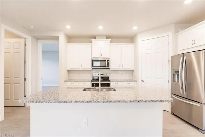 628 Parkshore Lake AVE, CAPE CORAL FL 33993