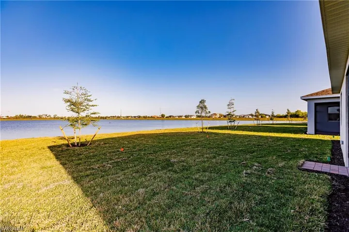 628 Parkshore Lake AVE, CAPE CORAL FL 33993