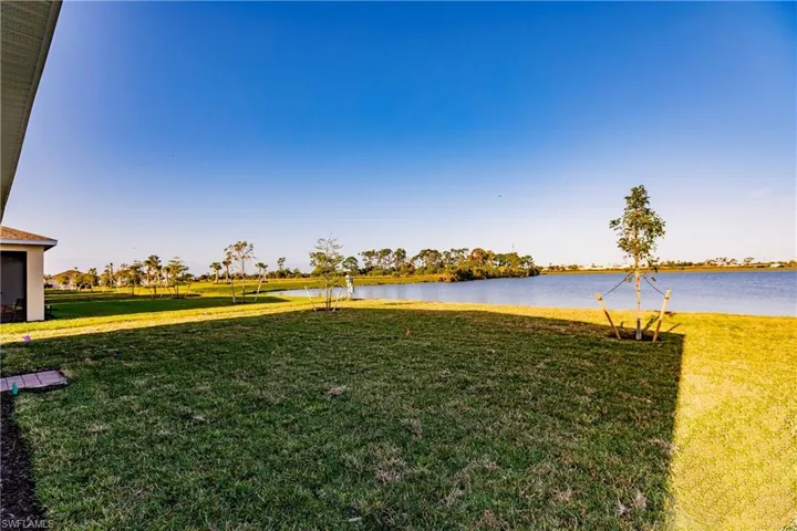 628 Parkshore Lake AVE, CAPE CORAL FL 33993