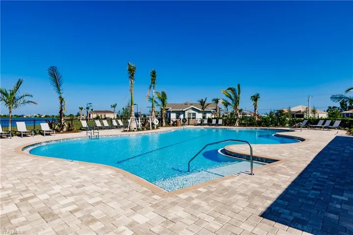 628 Parkshore Lake AVE, CAPE CORAL FL 33993