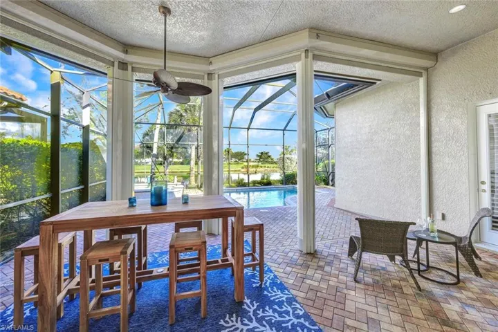 Sunroom / solarium with ceiling fan