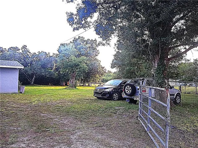 Entrance thru gate