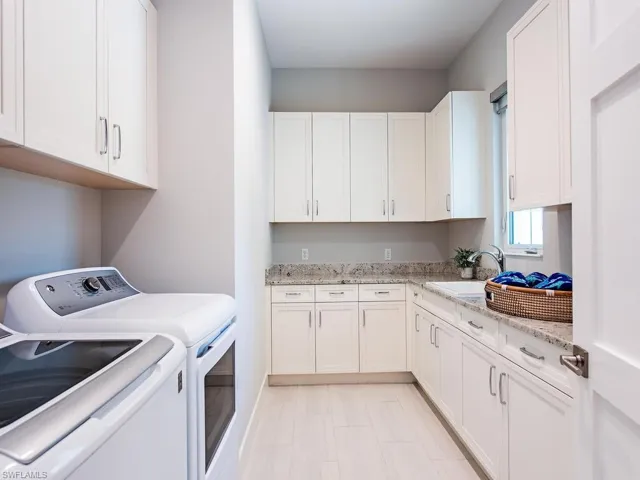 6250 Lightbourn Way, Naples, Florida 34113