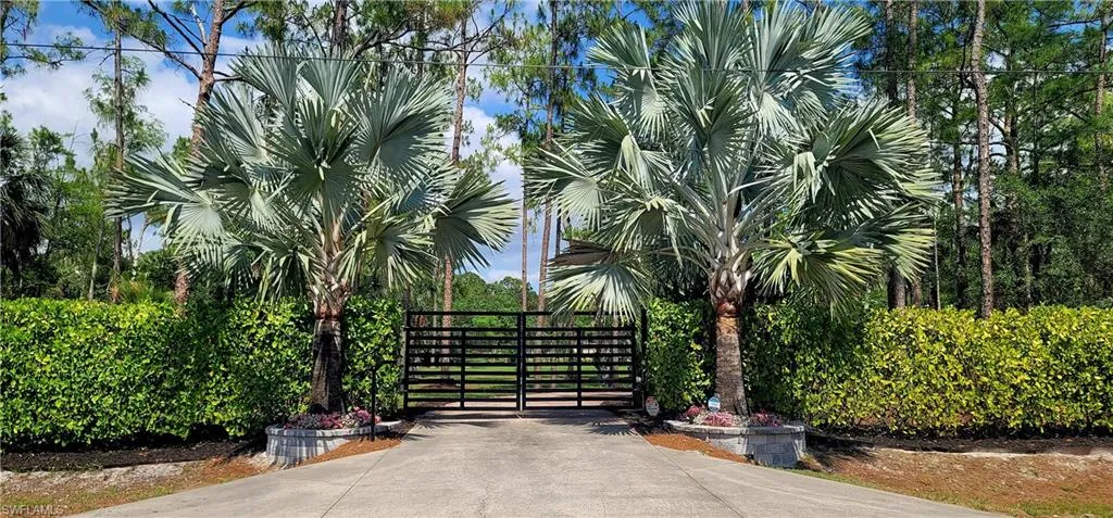 2360 19th ST, Naples, FL 34117,225049456