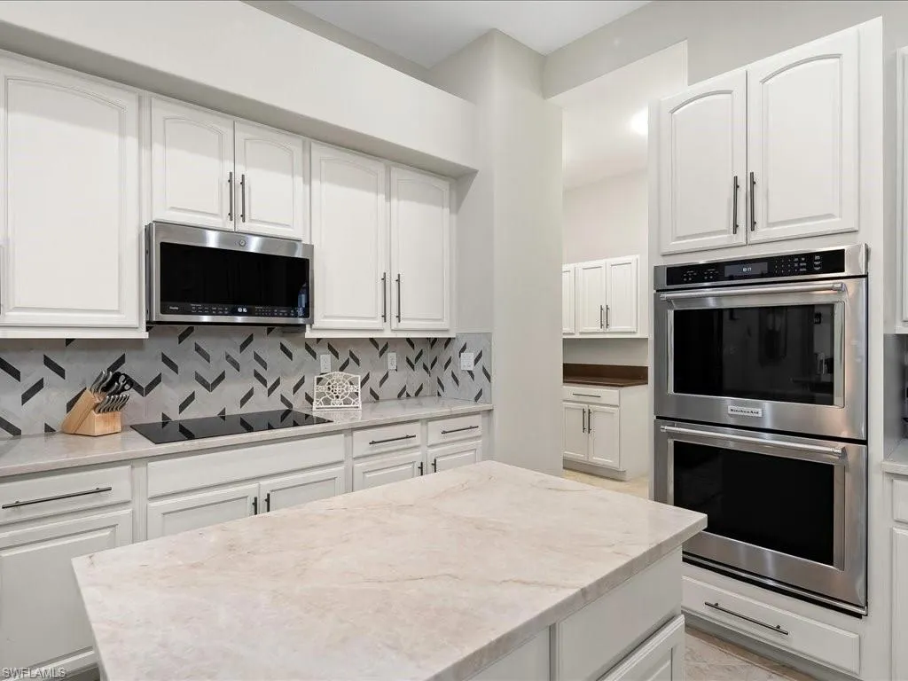 2360 19th ST, Naples, FL 34117,225049456